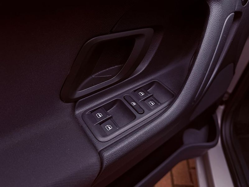 Škoda Fabia 1.2 TSi Elegance, Serviska - fotka 12 z 24
