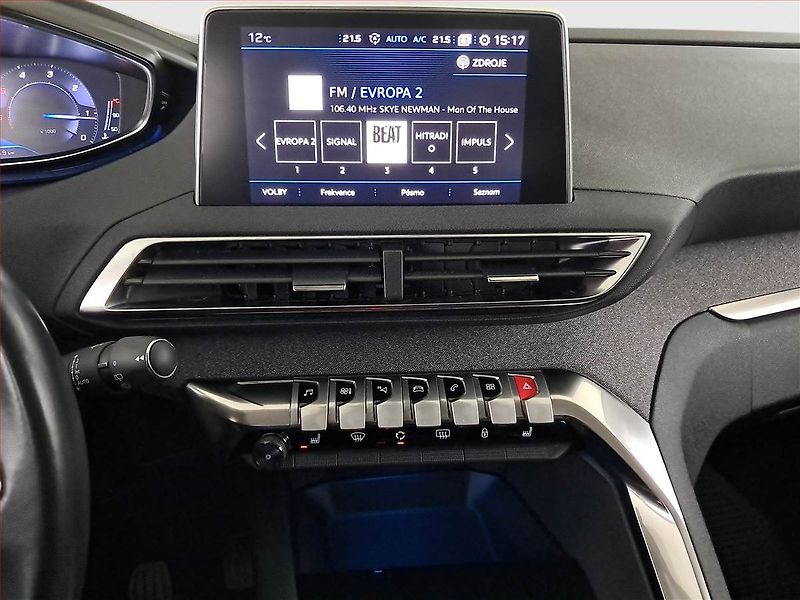Peugeot 3008 (2020) 1.5 BlueHDi, Navi, Tempomat - fotka 12 z 22