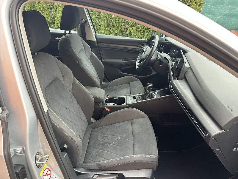 Volkswagen Golf 1.5 TSi 110kW - fotka 21 z 24