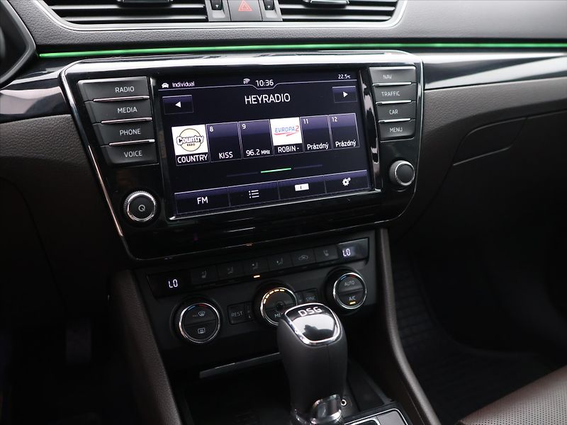Škoda Superb 2,0 TSI 206kW DSG 4x4 L&K - fotka 21 z 33