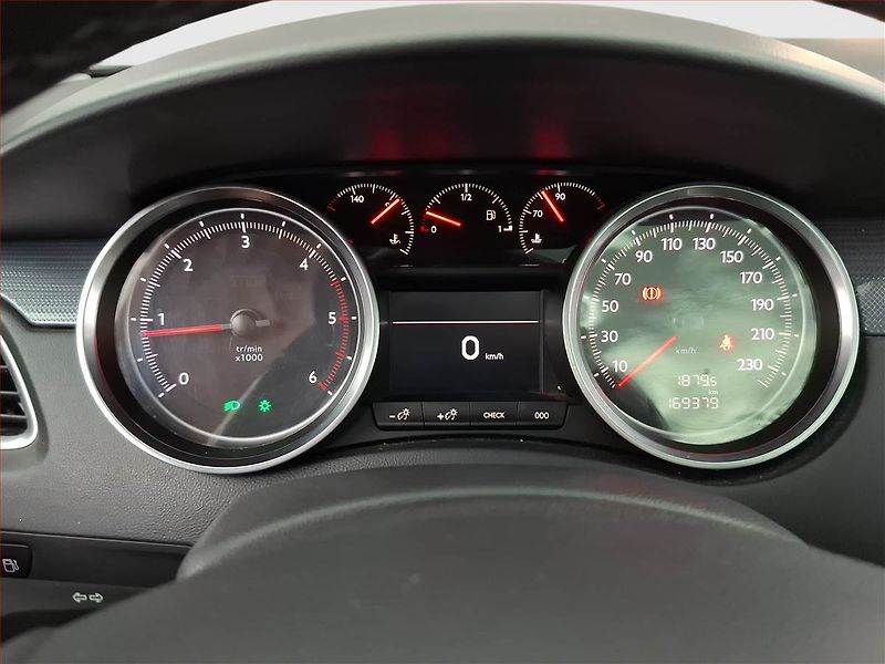 Peugeot 508 (2014) 1.6 HDi, Xenony, Tempomat - fotka 11 z 17