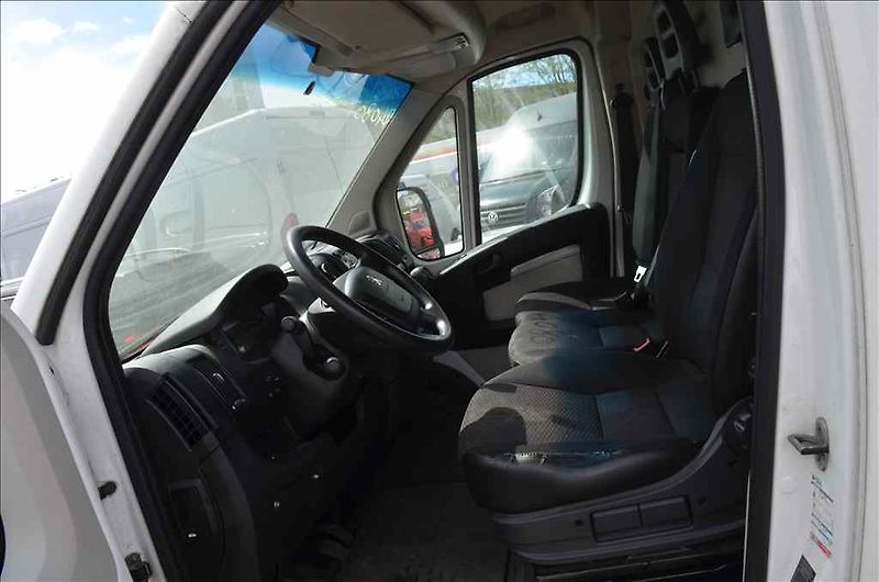 Peugeot Boxer (2016) 2,2 D - fotka 13 z 16