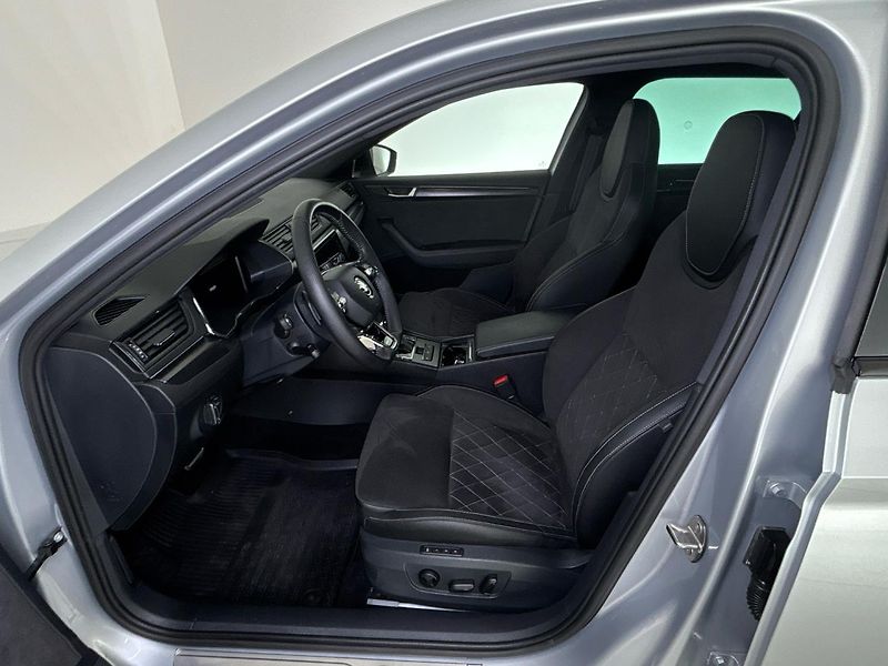 Škoda Superb Sportline DSG - fotka 7 z 29