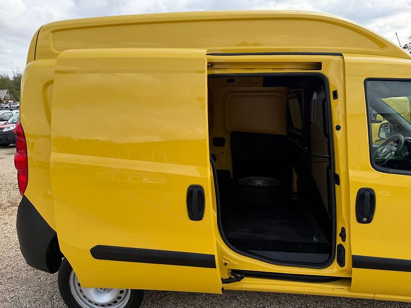 Fiat Dobló 1.6mJTD 77kW*ZADÁNO* - fotka 18 z 22