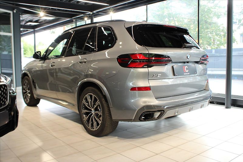 BMW X5 xDrive30d M Sport Pro DAProf/3 - fotka 4 z 34