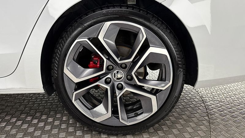 Škoda Octavia 2.0 TDI DSG 4x4 RS Combi - fotka 19 z 27