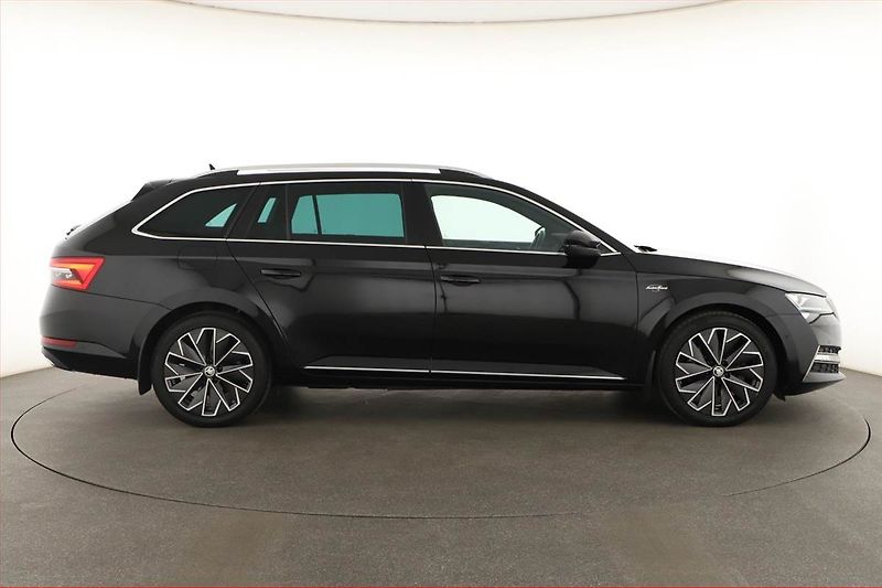 Škoda Superb (2022) Laurin&Klement iV 1.4 TSI PHEV - fotka 6 z 23
