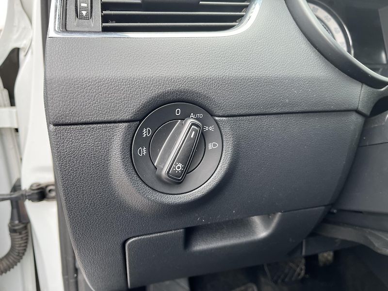 Škoda Octavia 1.6 TDi DSG Style 85 kW - fotka 21 z 34