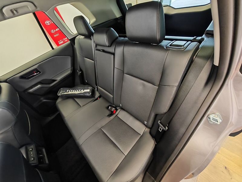 Toyota RAV4 2.5 HEV 4x4 Executive - fotka 17 z 42