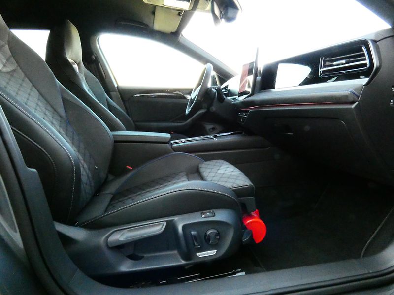Volkswagen Passat (2024) R-Line 2.0 142KW 4MOTION - fotka 22 z 30