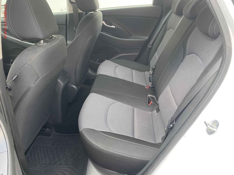 Hyundai i30 (2021) 1.6 CRDi, 1.maj,ČR, Comfort - fotka 10 z 17