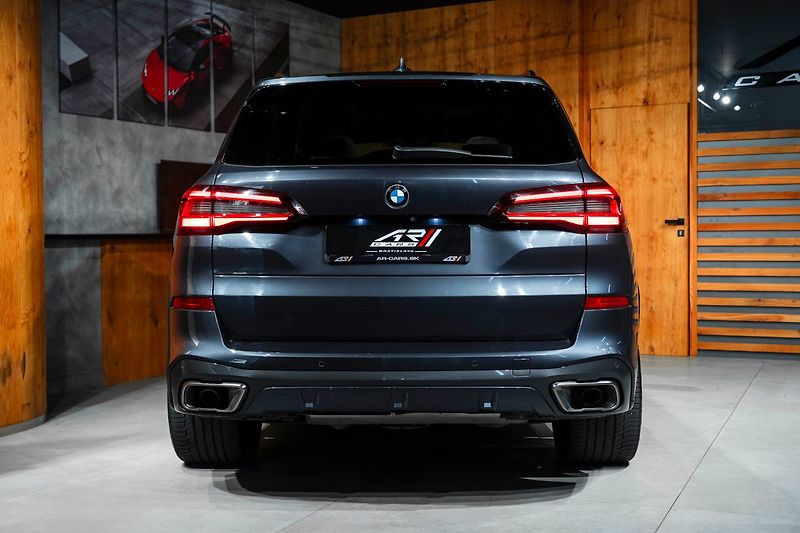 BMW X5 M50d Final edition - fotka 27 z 28