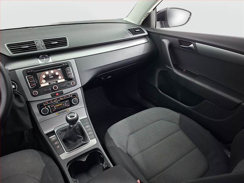 Volkswagen Passat (2011) 1.6 TDI, Tempomat - fotka 8 z 18