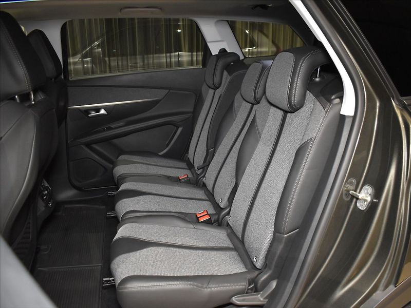 Peugeot 5008 1,5 HDI Allure Tažné,panorama - fotka 9 z 23