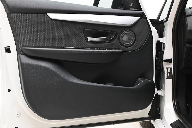 BMW Řada 2 2,0 218d 110 kW Active Záruka - fotka 25 z 31