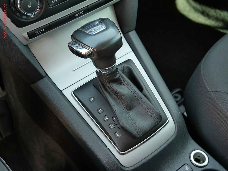 Škoda Octavia (2011) 1.4 TSi, Family, DSG, xenon - fotka 14 z 18