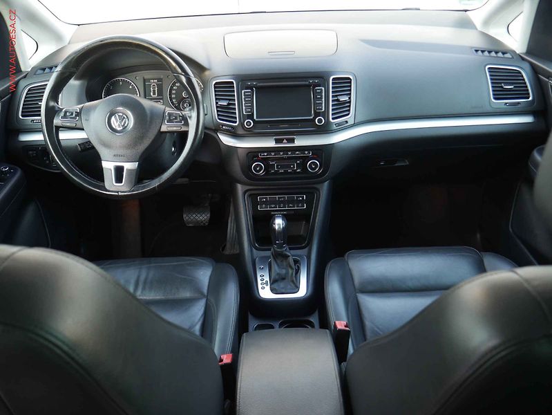 Volkswagen Sharan (2012) 2.0TDi, AT, navi, bixen - fotka 8 z 17