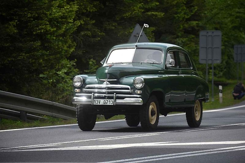 Ve Varnsdorfu se potkali majitelé několika desítek automobilových veteránů.