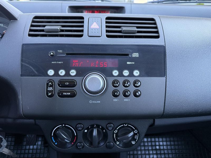Suzuki Swift 1.3 68kW Klima ČR - fotka 12 z 16