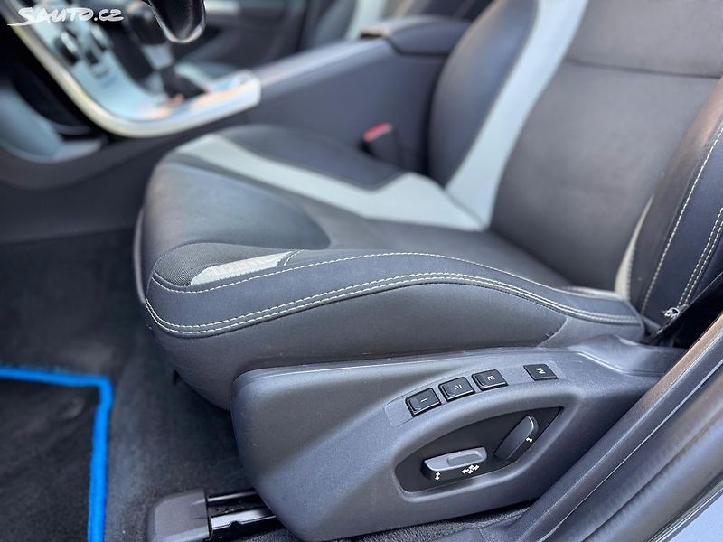 Volvo S60 2.4D5 R-Design servis.historie - fotka 14 z 30