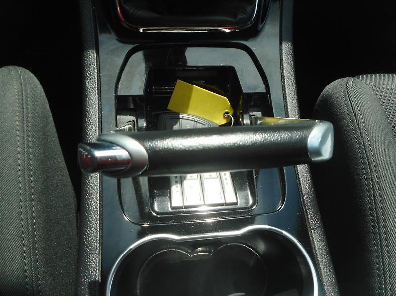 Ford S-MAX 2,2 TDCi Titanium - fotka 17 z 26