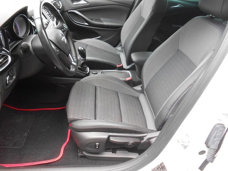 Opel Astra 1.2,KAMERA,NAVI,62TKm!! - fotka 25 z 41