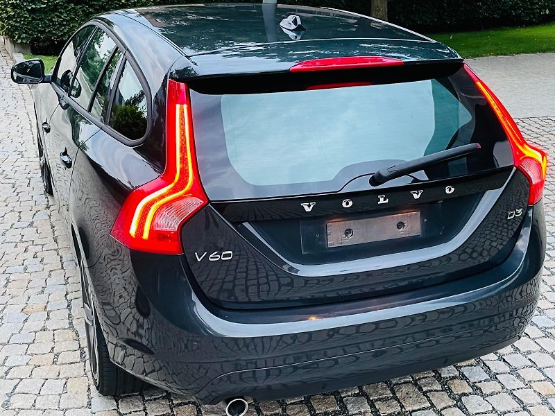 Volvo V60 2.0D3 5V AUT VÝHŘEV SERVISKA - fotka 16 z 47