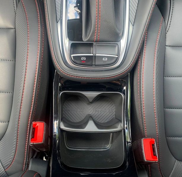 MG ZS Exclusive 1,0 TGI 82 kW 2WD 6A - fotka 13 z 17