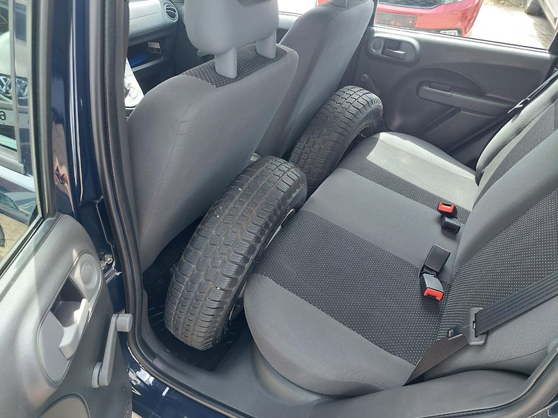 Fiat Panda (2010) 1.1 Active - fotka 17 z 28