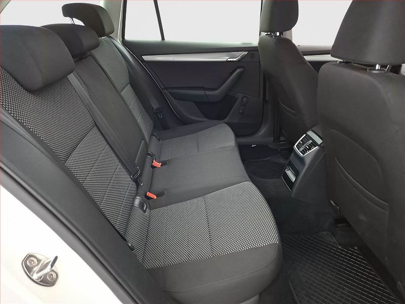 Škoda Octavia (2015) 1.6 TDI, Navi, Tempomat - fotka 10 z 17