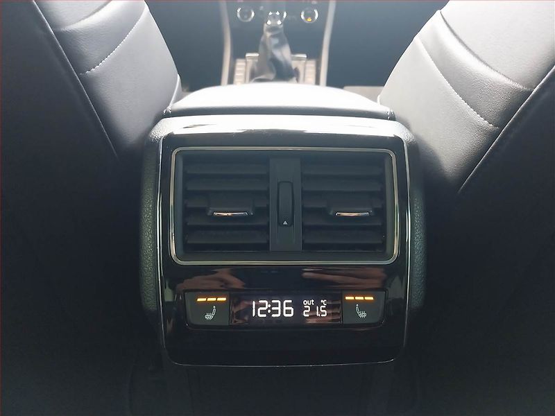 Škoda Superb (2019) 2.0 TDI, Kůže, Navi, Bi-Xenony - fotka 12 z 17