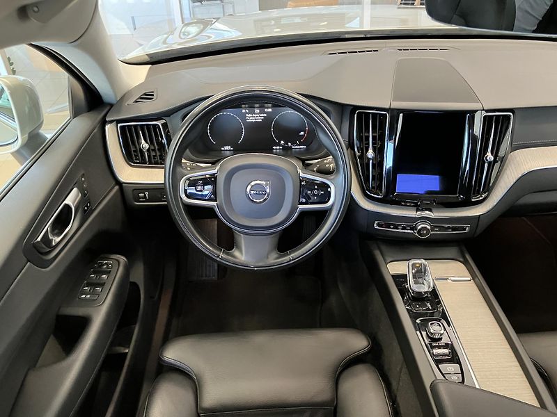 Volvo XC60 B4 AWD Inscription AT8, ČR - fotka 16 z 41