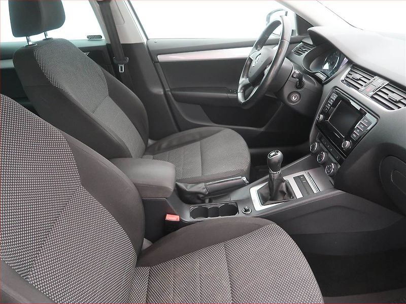 Škoda Octavia (2015) Ambition 1.6 TDI, Serv.kniha - fotka 7 z 15