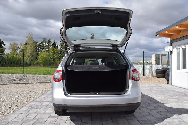Volkswagen Passat 1,6 i 75KW PO SERVISE - fotka 13 z 41