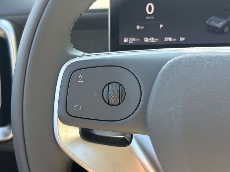 Leapmotor B10 (2026) DESIGN HYBRID EV - fotka 22 z 32