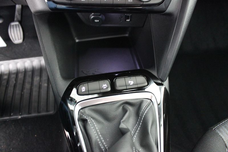 Opel Corsa Edition 1.2 TURBO 74kW, MT6 - fotka 10 z 11