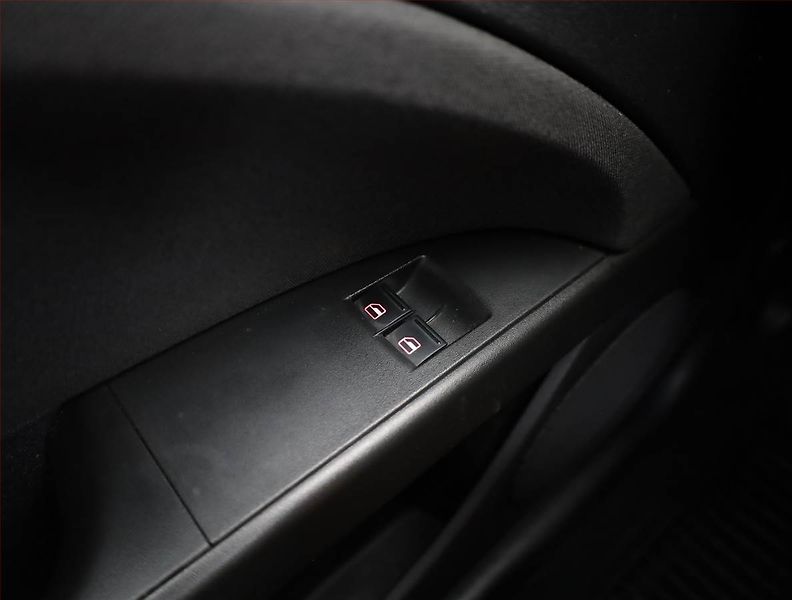 Seat Leon (2010) 1.4 TSI, Serv.kniha, nová STK - fotka 15 z 17