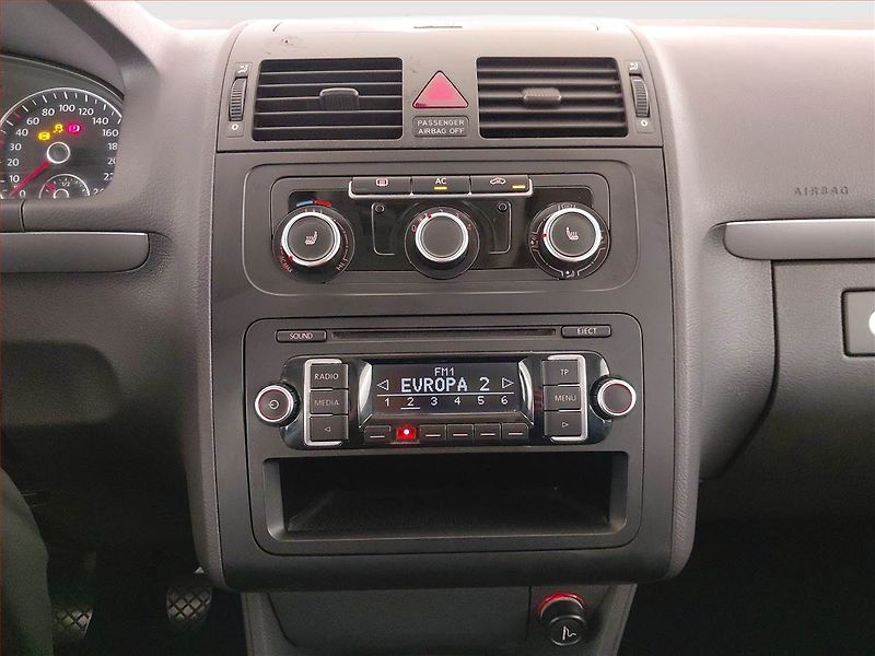 Volkswagen Touran (2011) 1.6 TDI, po STK, Tažné - fotka 12 z 17