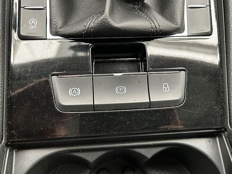 Škoda Superb 2.0 TDI Ambition - fotka 21 z 27