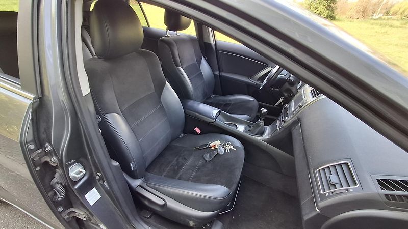 Toyota Avensis 1.8 VVT-I Rezervace - fotka 17 z 30