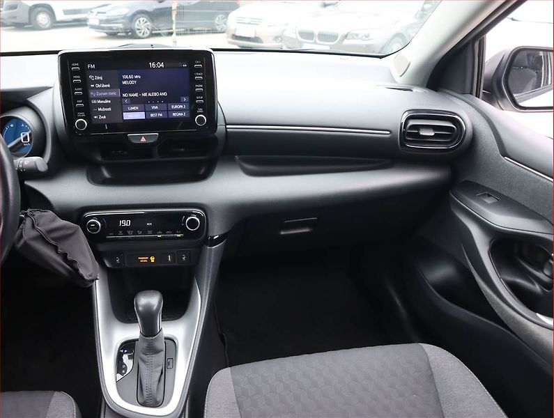 Toyota Yaris (2021) Style 1.5 Hybrid, Automat - fotka 8 z 21