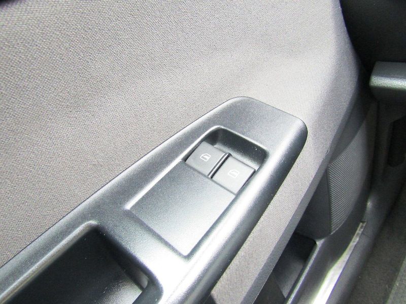 Volkswagen Polo (2006) 1.4 I 55kW  ZIMNÍ PNEU  1.MAJI - fotka 28 z 38
