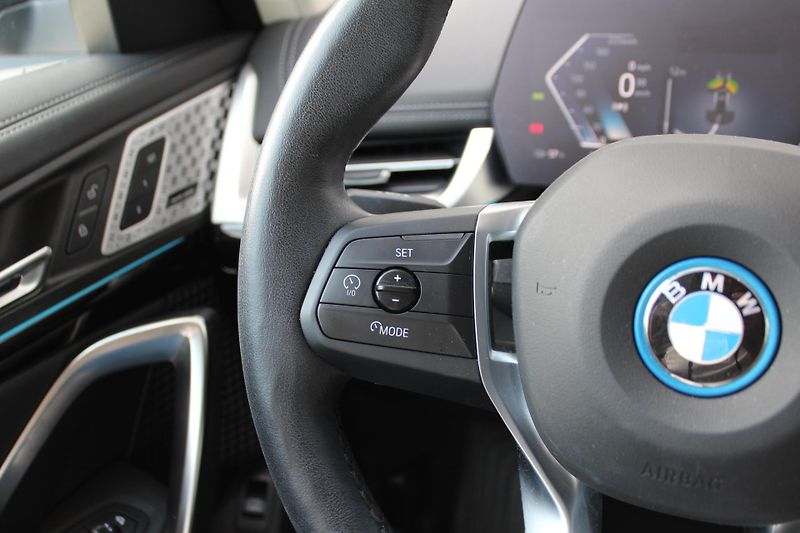 BMW iX1 eDrive20 - fotka 13 z 24