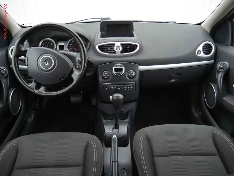 Renault Clio (2009) 1.6i, AT, navi, AC - fotka 8 z 14
