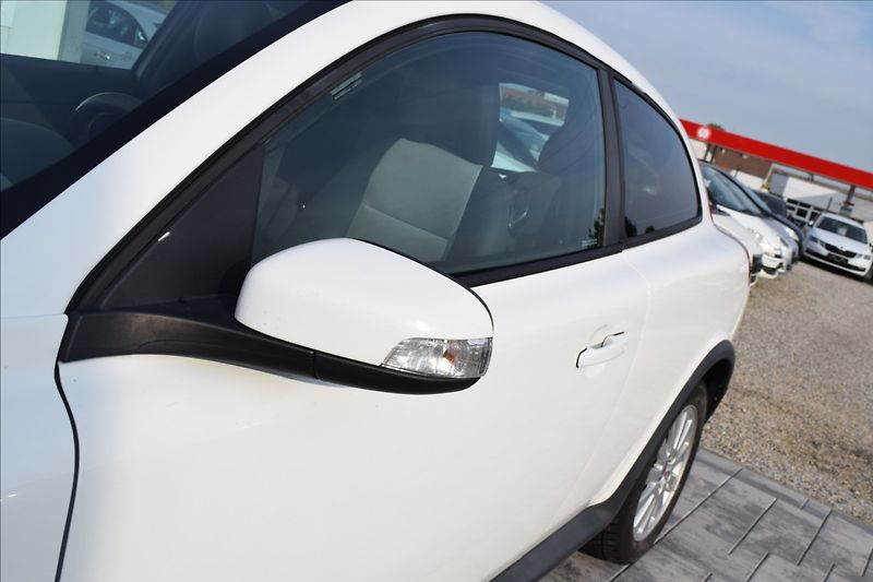 Volvo C30 1,6 80KW PO SERVISE - fotka 12 z 35