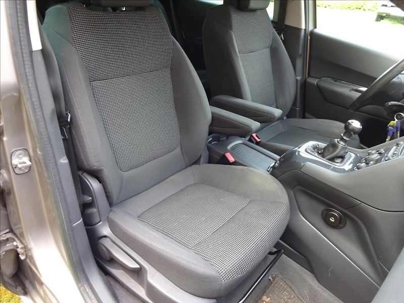 Peugeot 5008 1.6THP 115 kW - fotka 28 z 44
