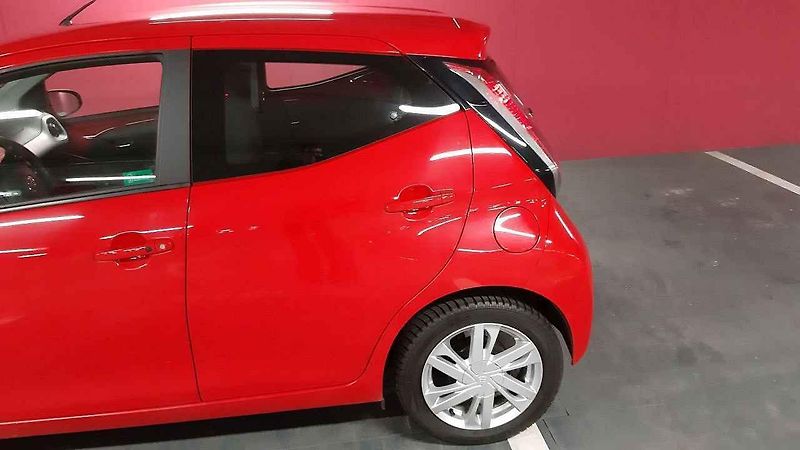 Toyota Aygo spadá do kategorie kompaktních miniaut, kterým se lidově říká nákupní taška.