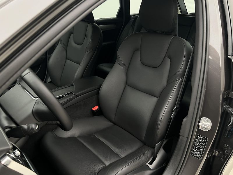 Volvo V90 CC B4 AWD BRIGHT PLUS AUT CZ - fotka 17 z 45