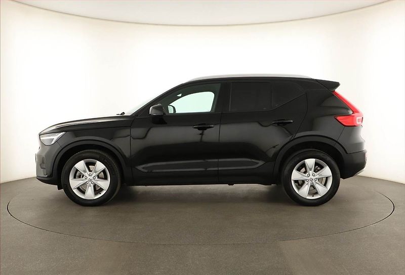 Volvo XC40 (2022) B3 - fotka 3 z 20