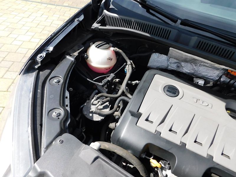 Seat Alhambra (2014) 2.0 TDi 4x4 7.MÍST - fotka 34 z 48